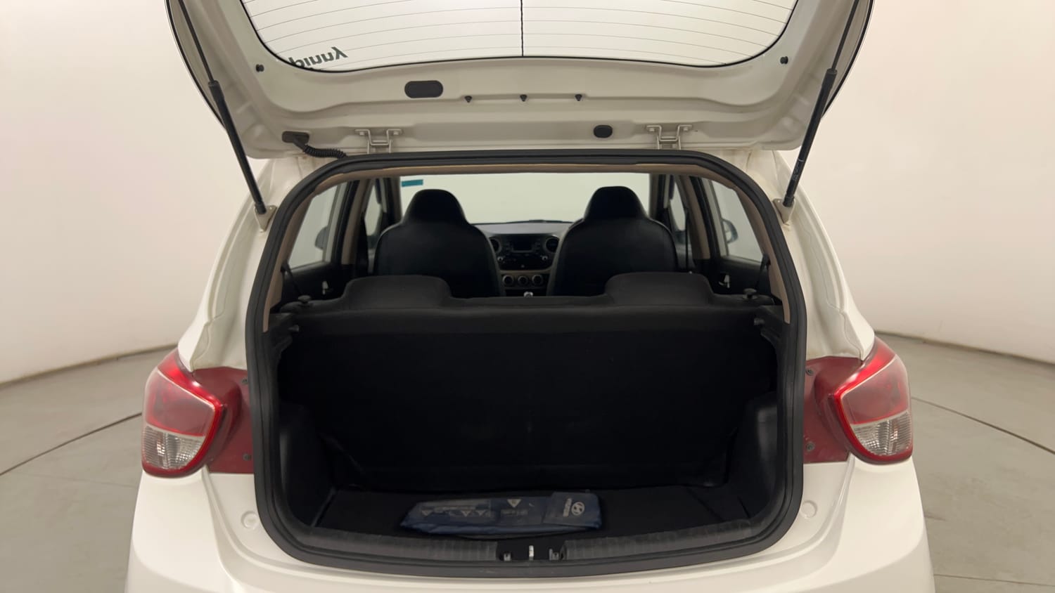 Used 2016 Hyundai Grand i10 Sportz 1.2 Kappa VTVT Petrol Manual interior DICKY INSIDE VIEW