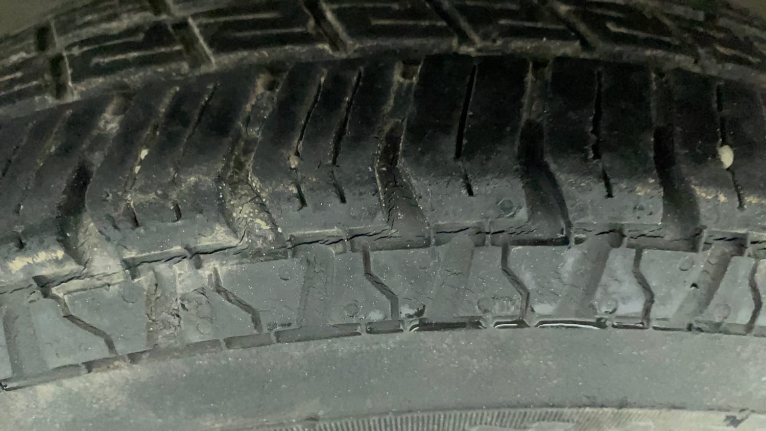 Used 2013 Maruti Suzuki Wagon R LXI Petrol Manual tyres LEFT FRONT TYRE TREAD VIEW