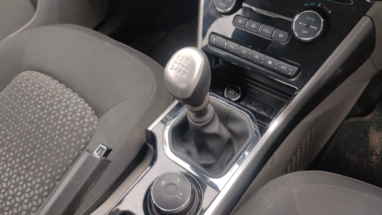 Used 2017 Tata Nexon XZ Plus Diesel Diesel Manual interior GEAR  KNOB VIEW