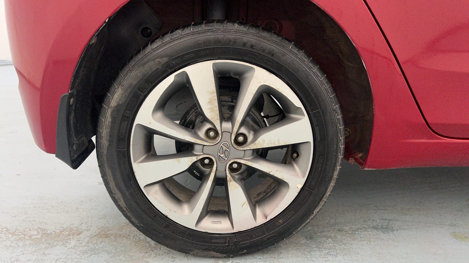 Used 2017 Hyundai Elite i20 Asta 1.2 Petrol Manual tyres RIGHT REAR TYRE RIM VIEW