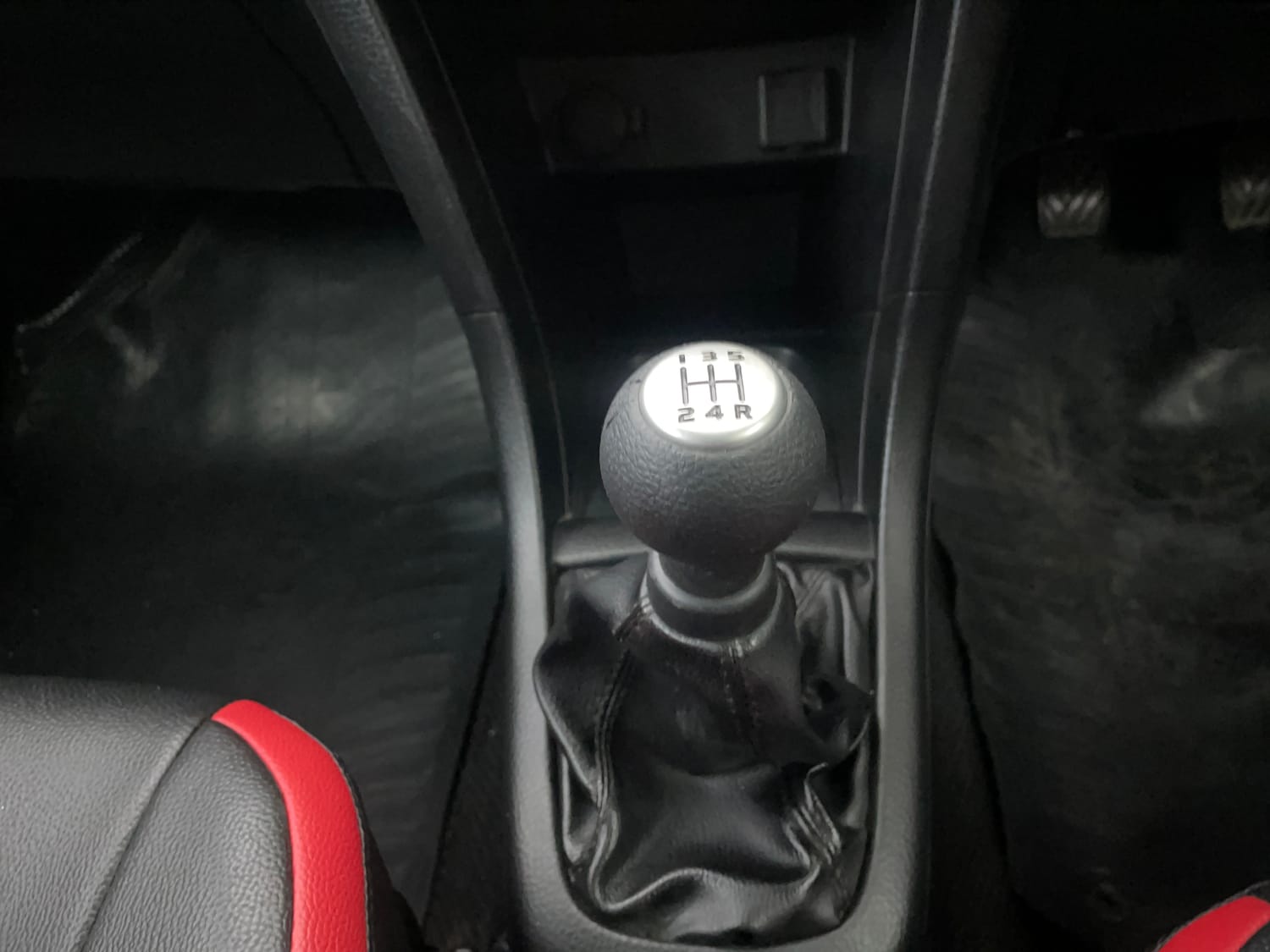 Used 2016 Maruti Suzuki Swift VDi (O) Diesel Manual interior GEAR  KNOB VIEW