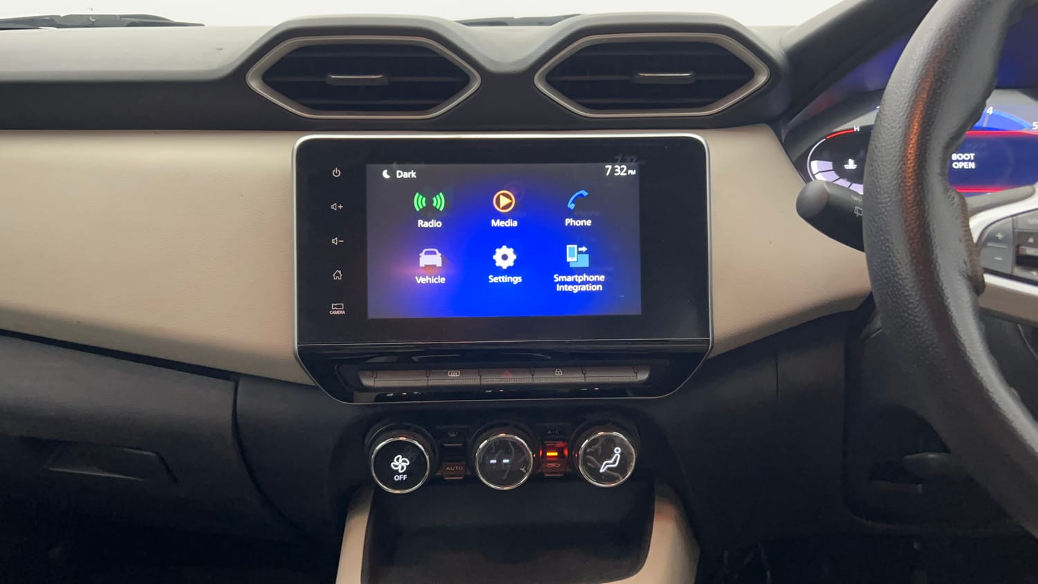 Used 2021 Nissan Magnite XV Petrol Manual interior MUSIC SYSTEM & AC CONTROL VIEW