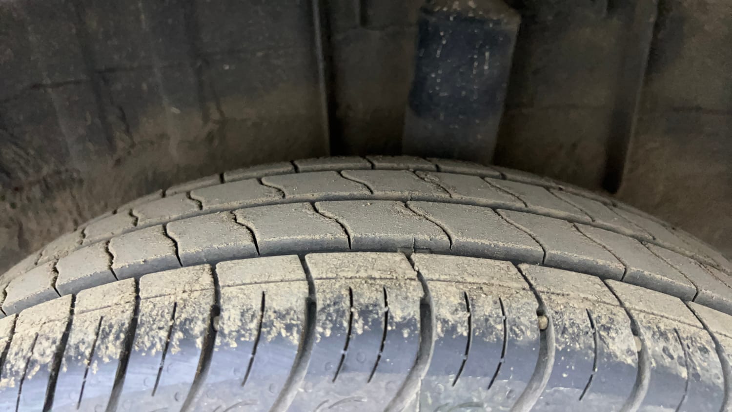 Used 2020 Renault Triber RXZ EASY-R AMT Petrol Automatic tyres LEFT REAR TYRE TREAD VIEW