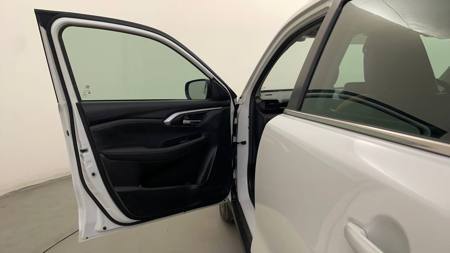 Used 2025 Toyota Urban Cruiser Hyryder G (O) AT NeoDrive Petrol Automatic interior LEFT FRONT DOOR OPEN VIEW