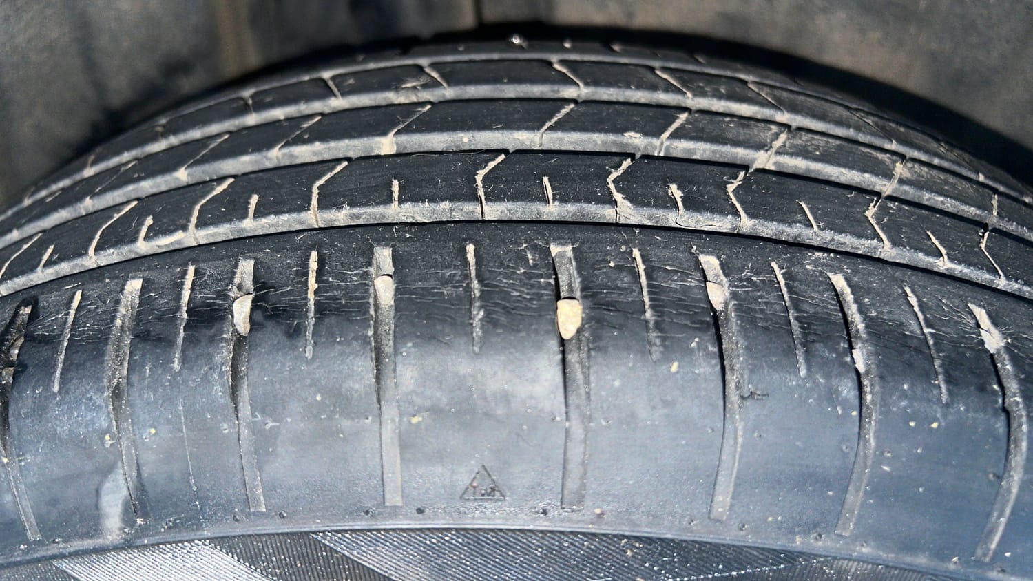 Used 2023 Toyota Glanza S AMT Petrol Automatic tyres RIGHT REAR TYRE TREAD VIEW