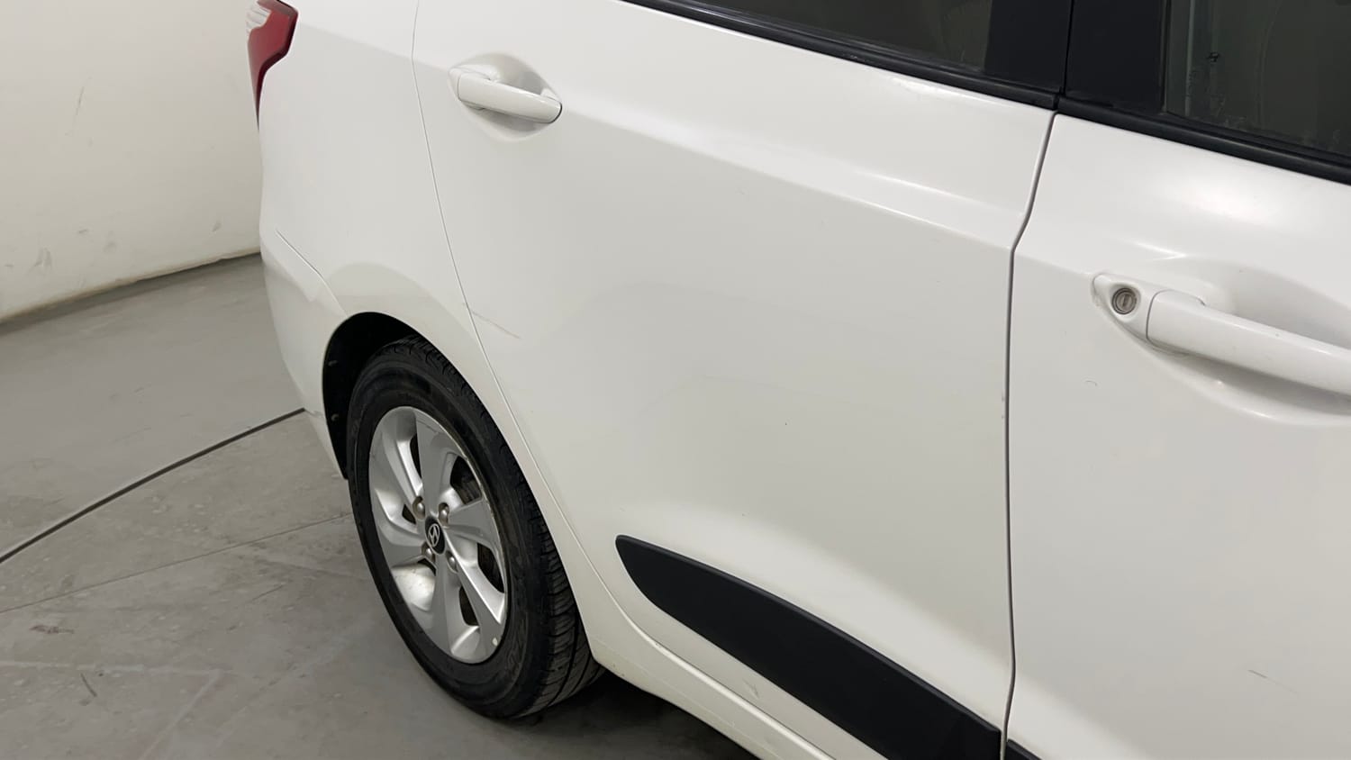 Used 2018 Hyundai Xcent SX 1.1 CRDi Diesel Manual dents MINOR SCRATCH