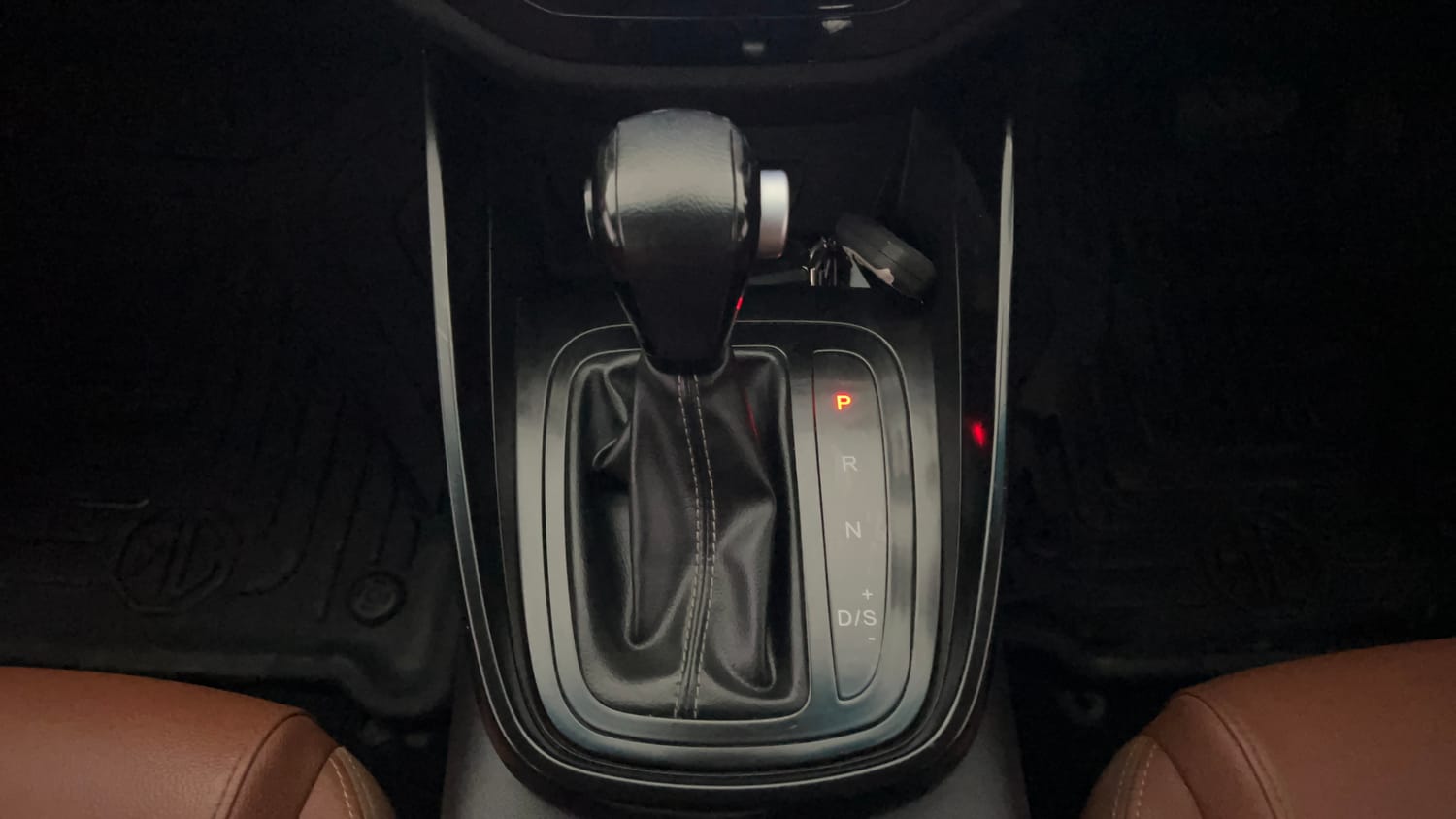 Used 2020 MG Motors Hector Plus Sharp 1.5 DCT Petrol Petrol Automatic interior GEAR  KNOB VIEW