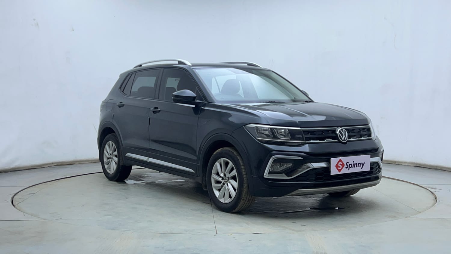 Used 2022 Volkswagen Taigun Highline 1.0 TSI MT Petrol Manual exterior RIGHT FRONT CORNER VIEW