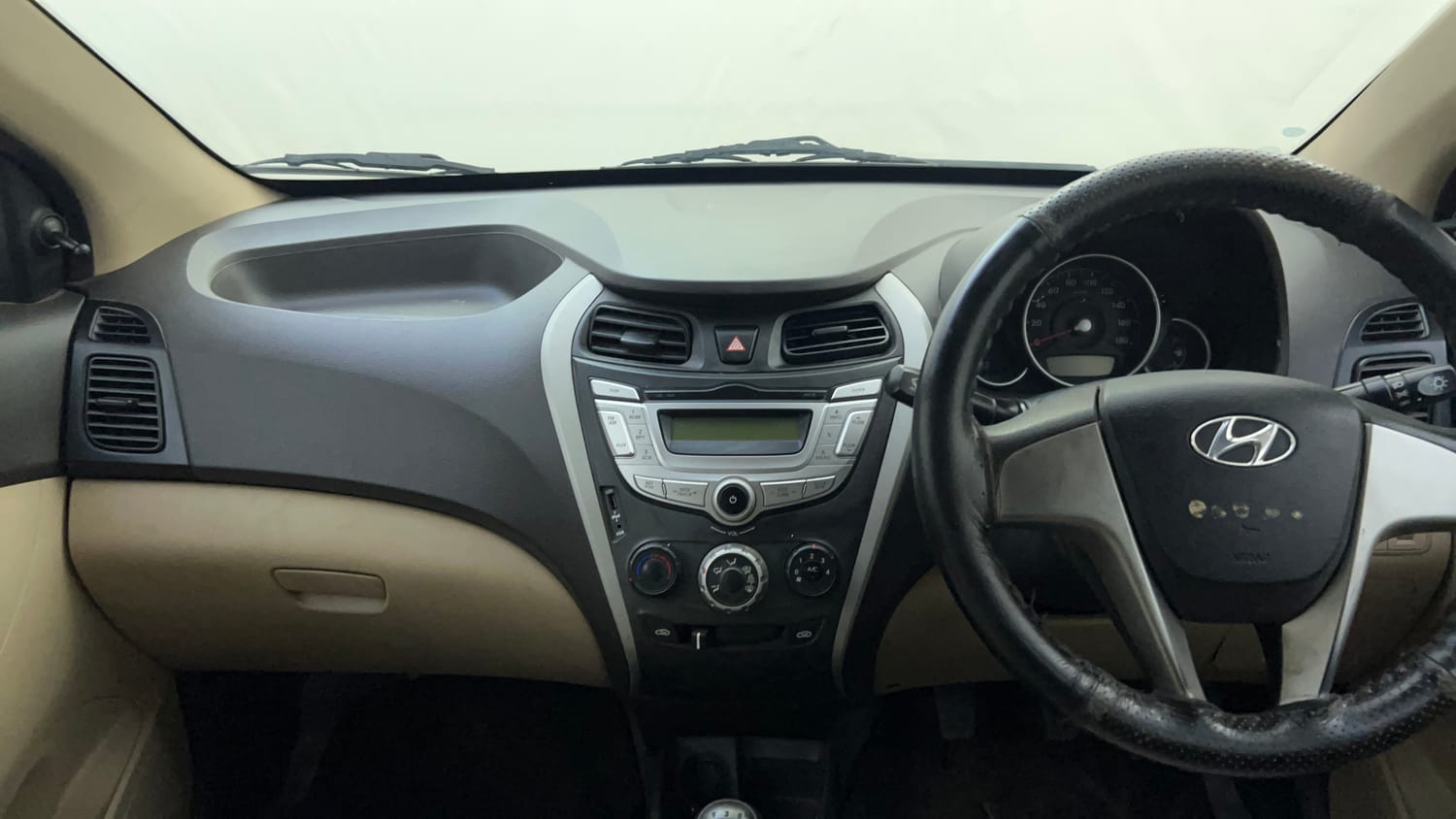 Used 2017 hyundai Eon Magna+ (O) Petrol Manual interior MUSIC SYSTEM & AC CONTROL VIEW
