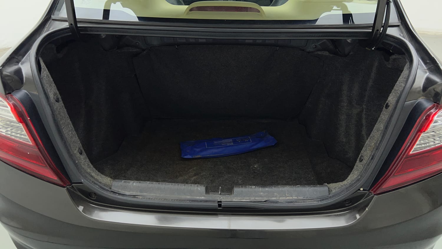 Used 2017 Honda Amaze 1.2 S i-VTEC Petrol Manual interior DICKY INSIDE VIEW