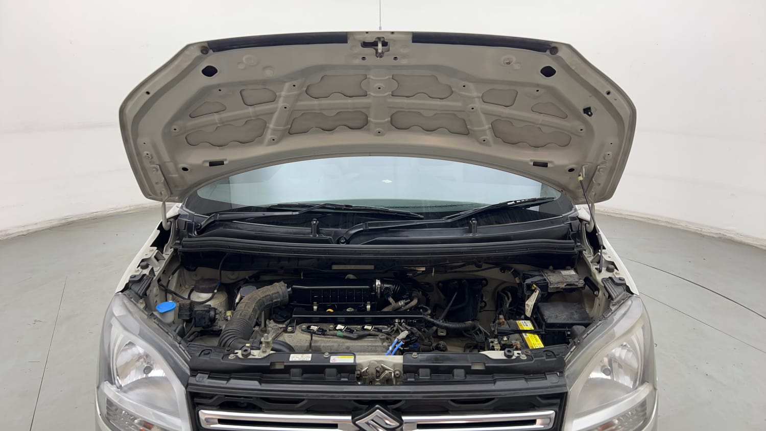 Used 2022 Maruti Suzuki Wagon R 1.0 VXi (O) 1.0 Petrol Manual engine ENGINE & BONNET OPEN FRONT VIEW