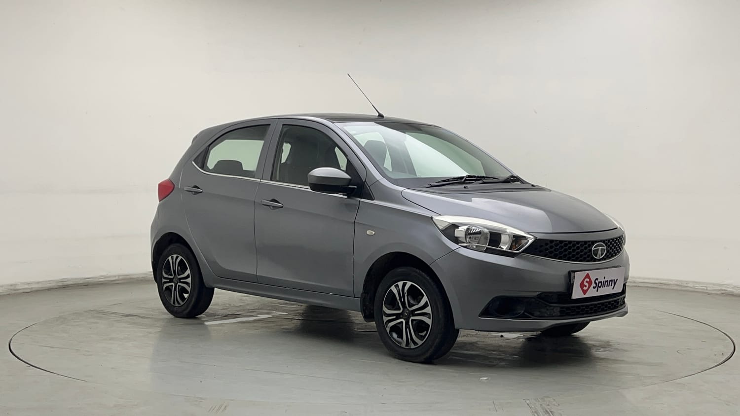 Used 2019 Tata Tiago Revotron XZA Petrol Automatic exterior RIGHT FRONT CORNER VIEW