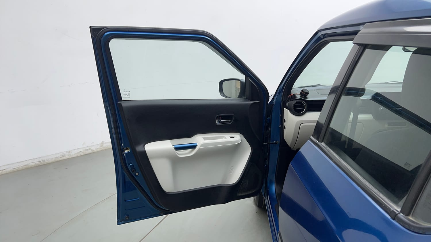 Used 2019 Maruti Suzuki Ignis Delta 1.2 MT Petrol Manual interior LEFT FRONT DOOR OPEN VIEW