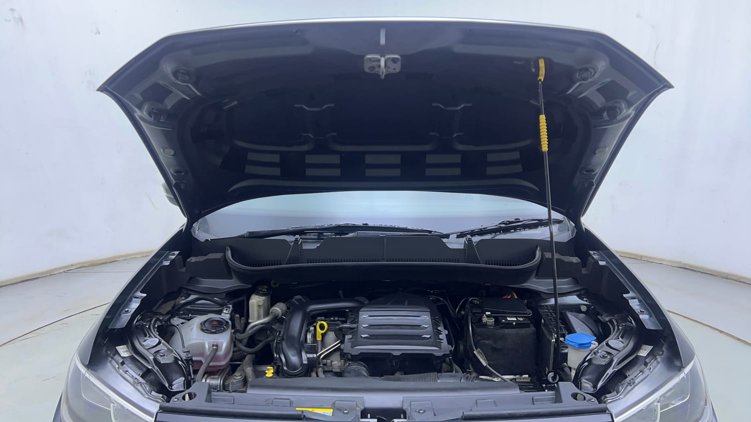 Used 2022 Volkswagen Taigun Highline 1.0 TSI MT Petrol Manual engine ENGINE & BONNET OPEN FRONT VIEW