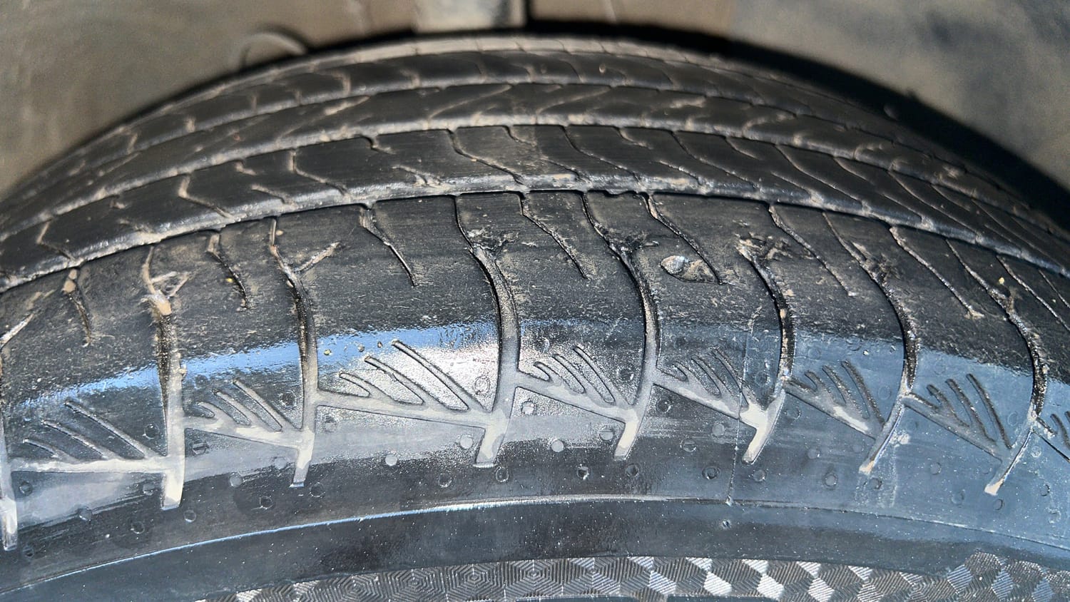 Used 2019 Hyundai Venue SX Plus 1.0 Turbo DCT Petrol Automatic tyres RIGHT FRONT TYRE TREAD VIEW