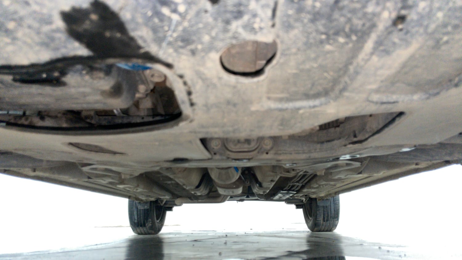Used 2022 Hyundai Venue SX 1.0 Turbo Petrol Manual extra FRONT LEFT UNDERBODY VIEW
