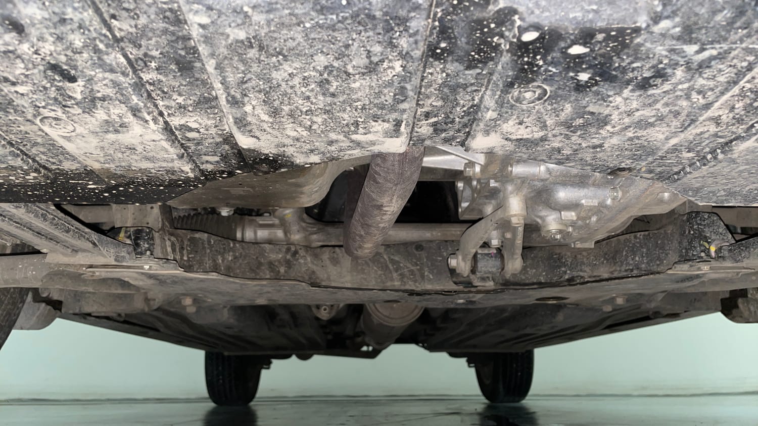 Used 2025 Toyota Urban Cruiser Hyryder G (O) AT NeoDrive Petrol Automatic extra FRONT LEFT UNDERBODY VIEW