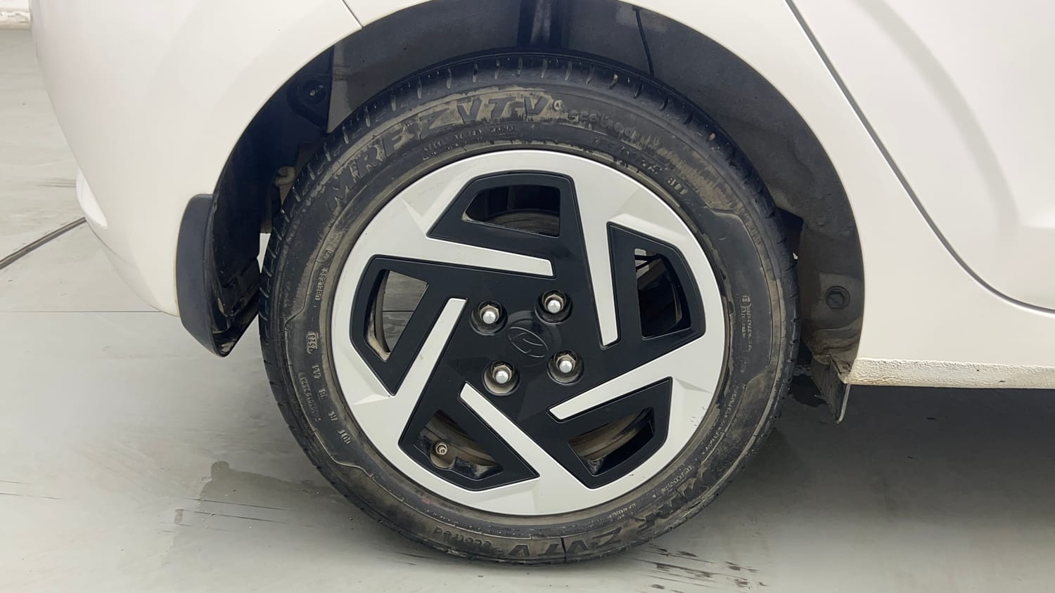 Used 2023 Hyundai Grand i10 Nios Sportz 1.2 Kappa VTVT Petrol Manual tyres RIGHT REAR TYRE RIM VIEW