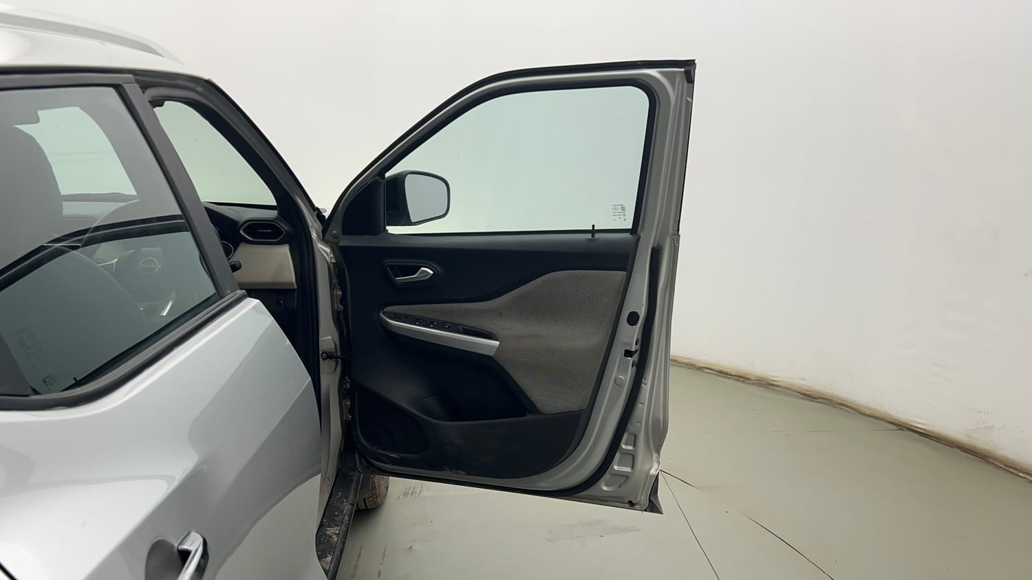 Used 2021 Nissan Magnite XV Petrol Manual interior RIGHT FRONT DOOR OPEN VIEW