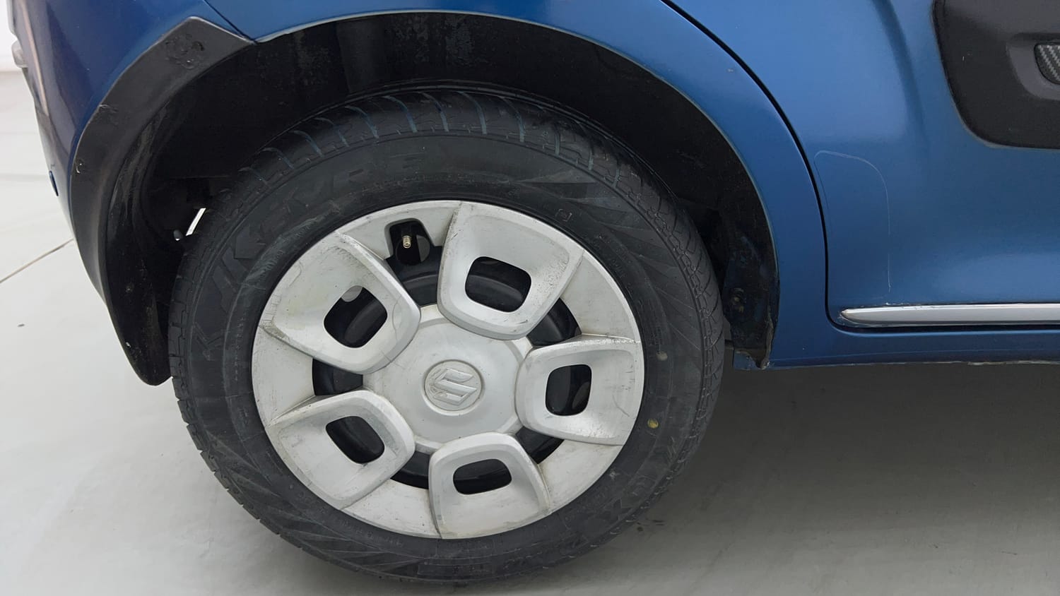 Used 2019 Maruti Suzuki Ignis Delta 1.2 MT Petrol Manual tyres RIGHT REAR TYRE RIM VIEW