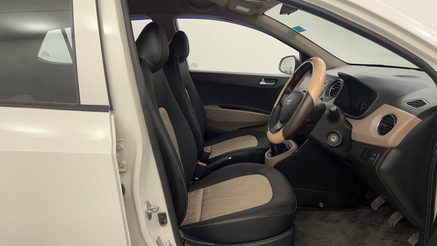 Used 2016 Hyundai Grand i10 Sportz 1.2 Kappa VTVT Petrol Manual interior RIGHT SIDE FRONT DOOR CABIN VIEW