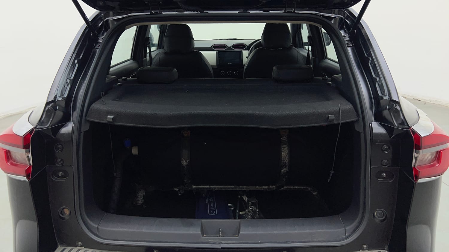 Used 2023 Nissan Magnite XL Petrol+Cng (Outside fitted) Cng Manual interior DICKY INSIDE VIEW