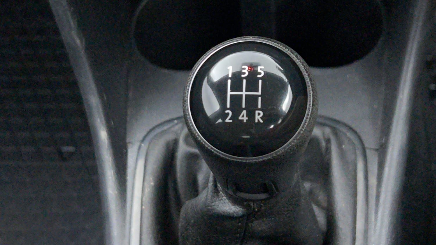 Used 2022 Volkswagen Polo Trendline 1.0L MPI Petrol Manual interior GEAR  KNOB VIEW