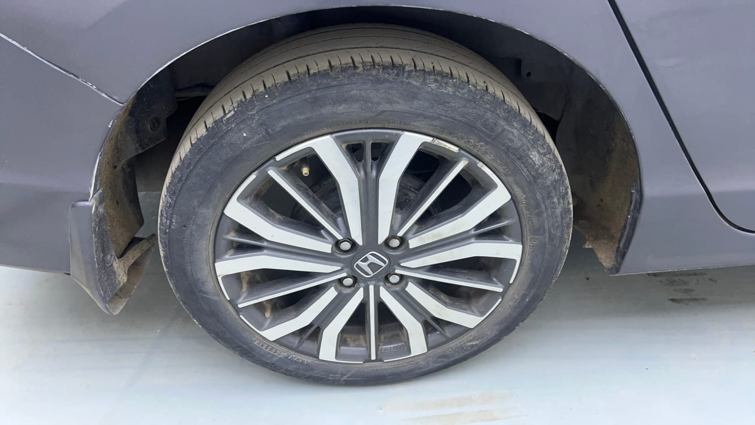 Used 2017 Honda City ZX Diesel Diesel Manual tyres RIGHT REAR TYRE RIM VIEW