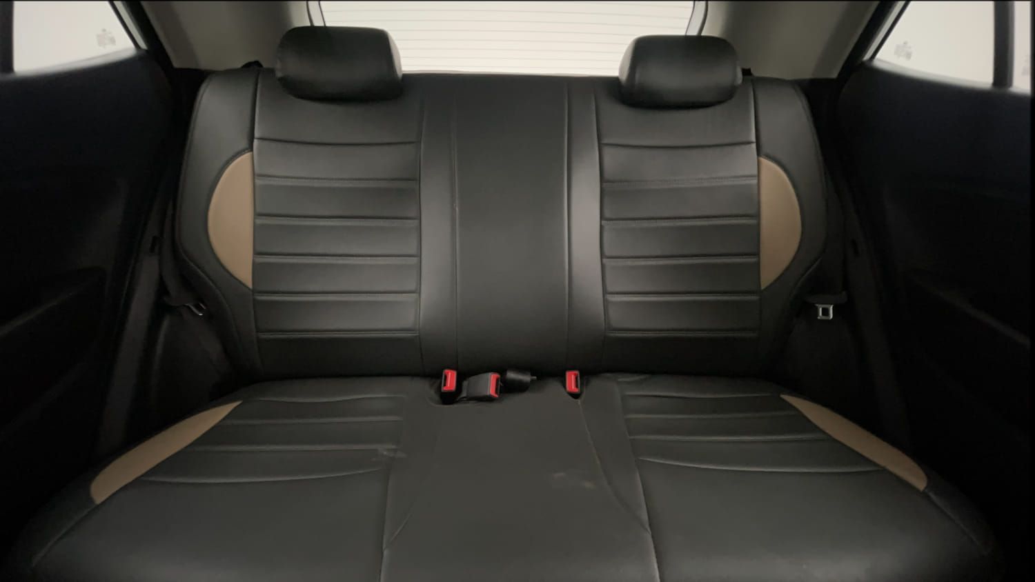Used 2022 Hyundai Venue SX 1.0 Turbo Petrol Manual interior REAR SEAT CONDITION VIEW