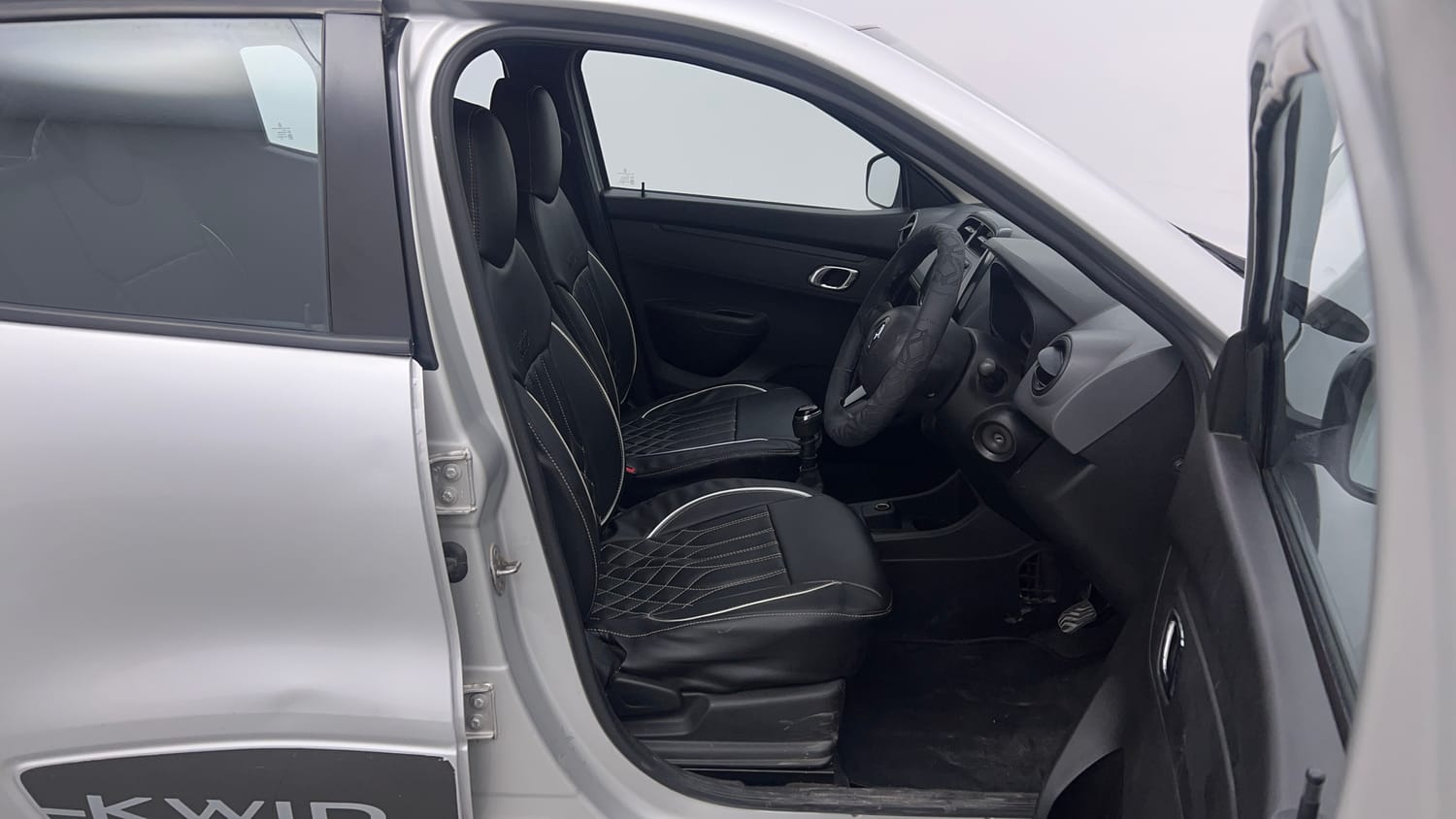 Used 2020 Renault Kwid RXT (O) 1.0 SCE Edition Petrol Manual interior RIGHT SIDE FRONT DOOR CABIN VIEW