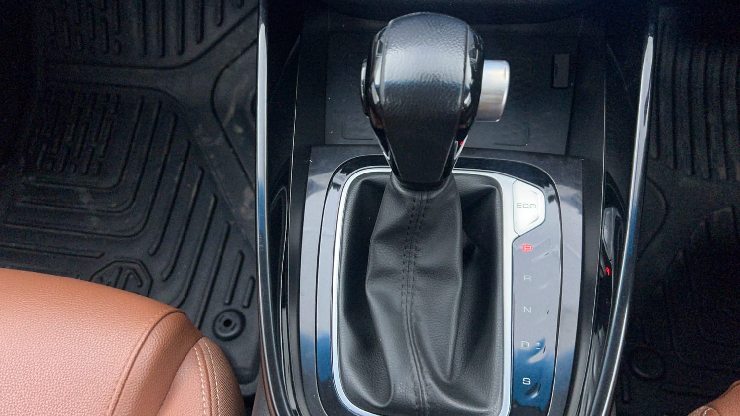 Used 2022 MG Motors Hector Plus Sharp 1.5 Petrol Turbo CVT 6-STR Petrol Automatic interior GEAR  KNOB VIEW