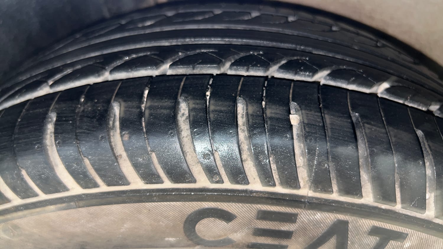 Used 2015 Ford Figo Duratec Petrol Titanium 1.2 Petrol Manual tyres RIGHT REAR TYRE TREAD VIEW