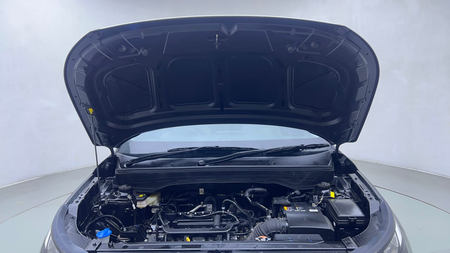 Used 2025 Hyundai Venue S Plus 1.2 Petrol MT Petrol Manual engine ENGINE & BONNET OPEN FRONT VIEW