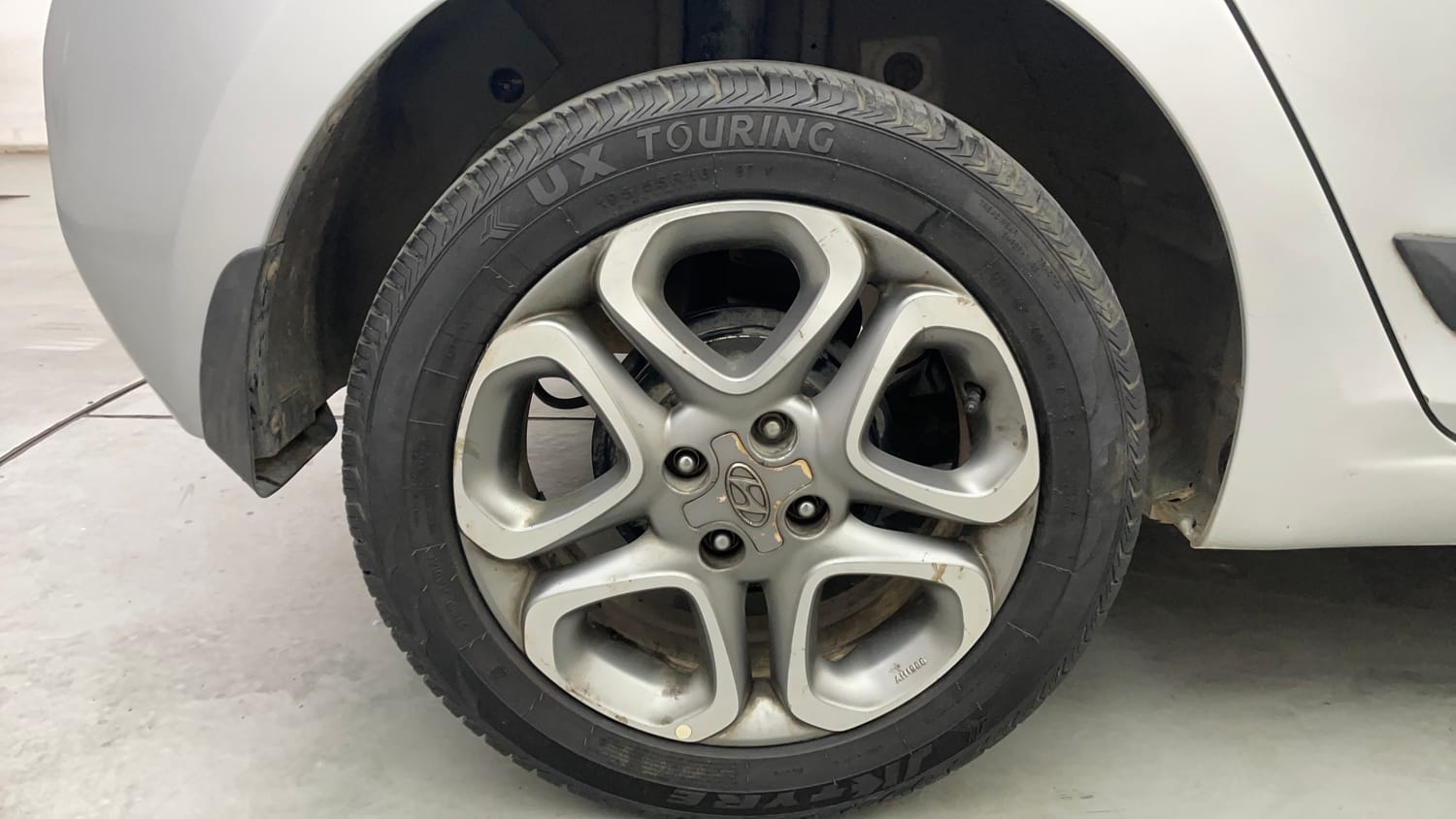 Used 2018 Hyundai Elite i20 Asta 1.4 CRDI Diesel Manual tyres RIGHT REAR TYRE RIM VIEW