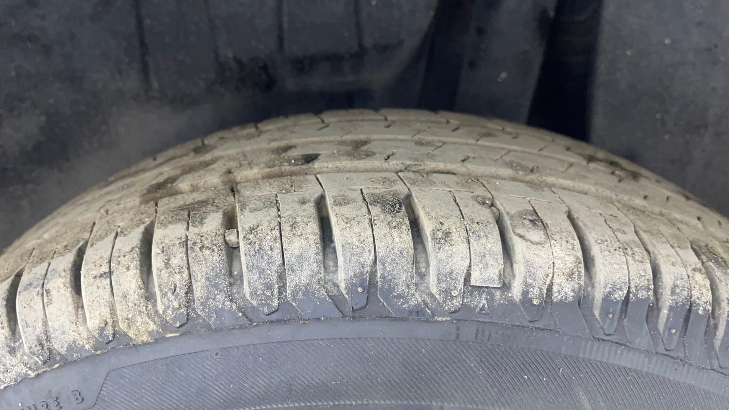 Used 2022 Maruti Suzuki Swift ZXi Petrol Manual tyres LEFT REAR TYRE TREAD VIEW