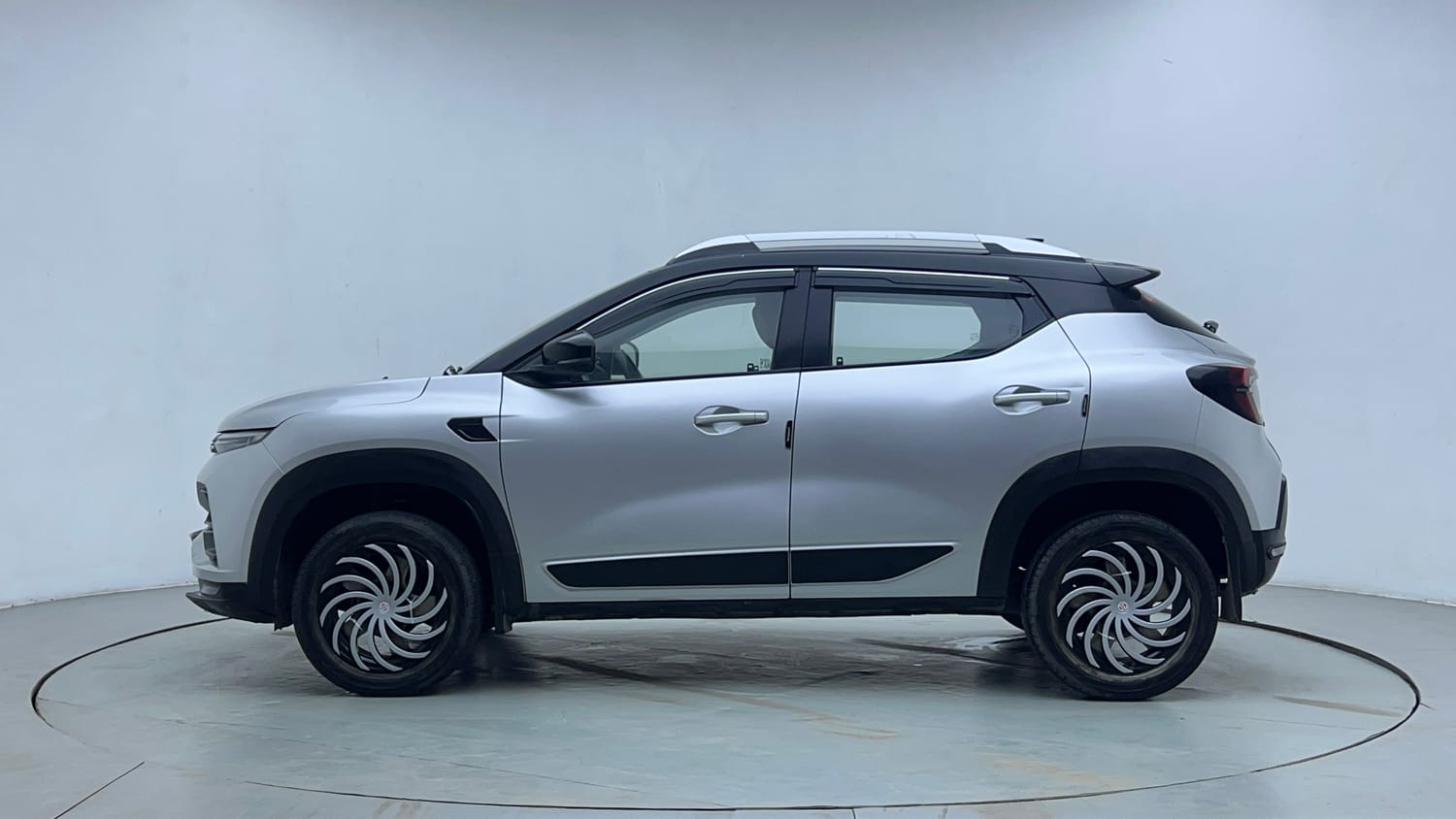 Used 2021 Renault Kiger RXT 1.0 Turbo MT Petrol Manual exterior LEFT SIDE VIEW