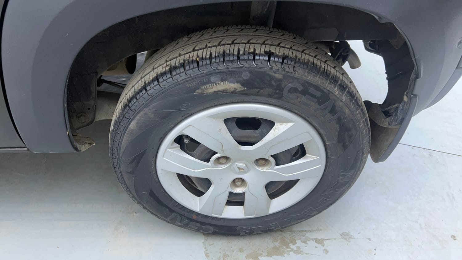 Used 2017 Renault Kwid RXL Petrol Manual tyres LEFT REAR TYRE RIM VIEW