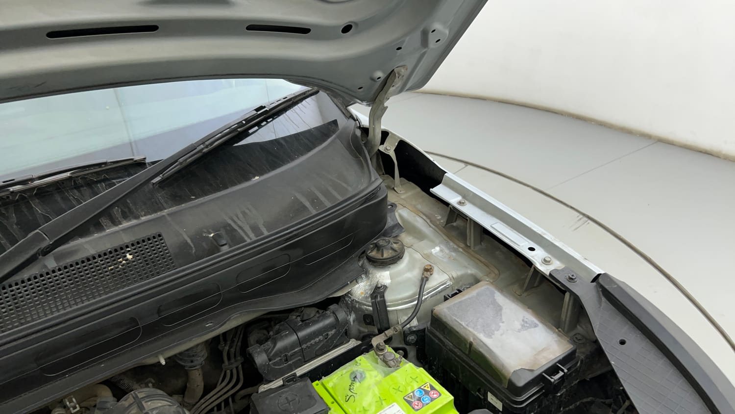 Used 2019 hyundai Venue SX 1.0 Turbo Petrol Petrol Manual engine ENGINE LEFT SIDE HINGE & APRON VIEW