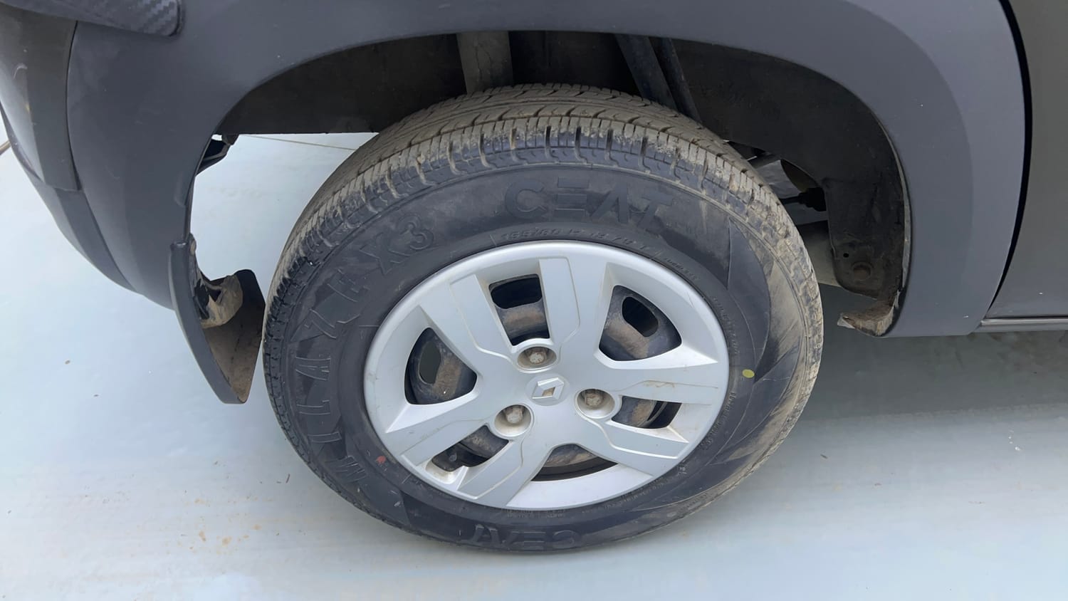 Used 2017 Renault Kwid RXL Petrol Manual tyres RIGHT REAR TYRE RIM VIEW