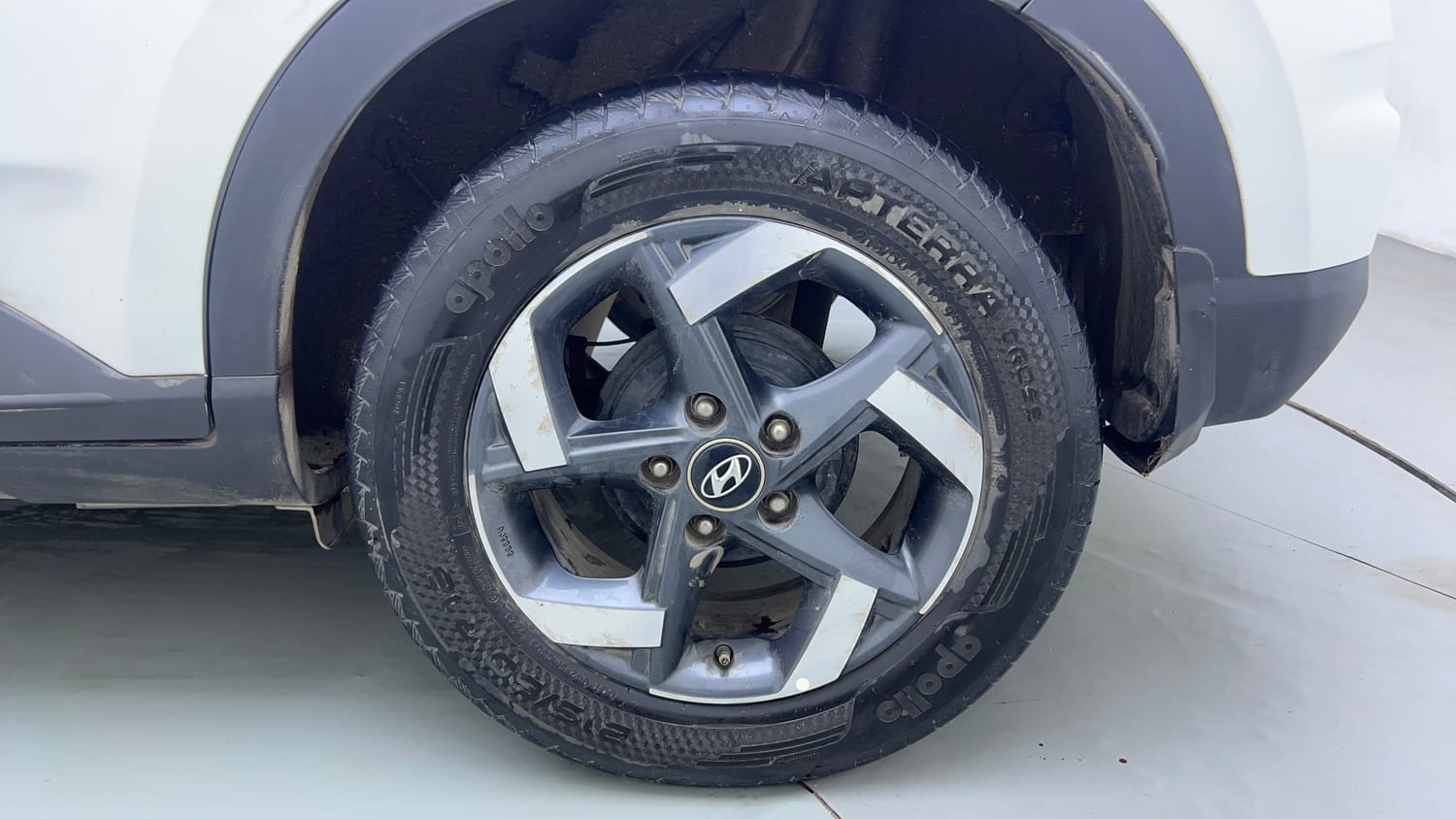 Used 2019 Hyundai Venue SX Plus 1.0 Turbo DCT Petrol Automatic tyres LEFT REAR TYRE RIM VIEW