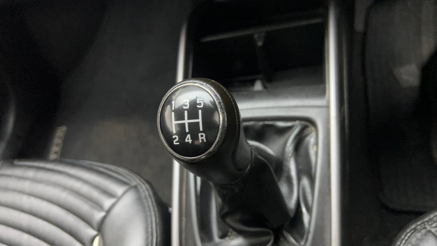 Used 2019 Maruti Suzuki Baleno Zeta Petrol Manual interior GEAR  KNOB VIEW