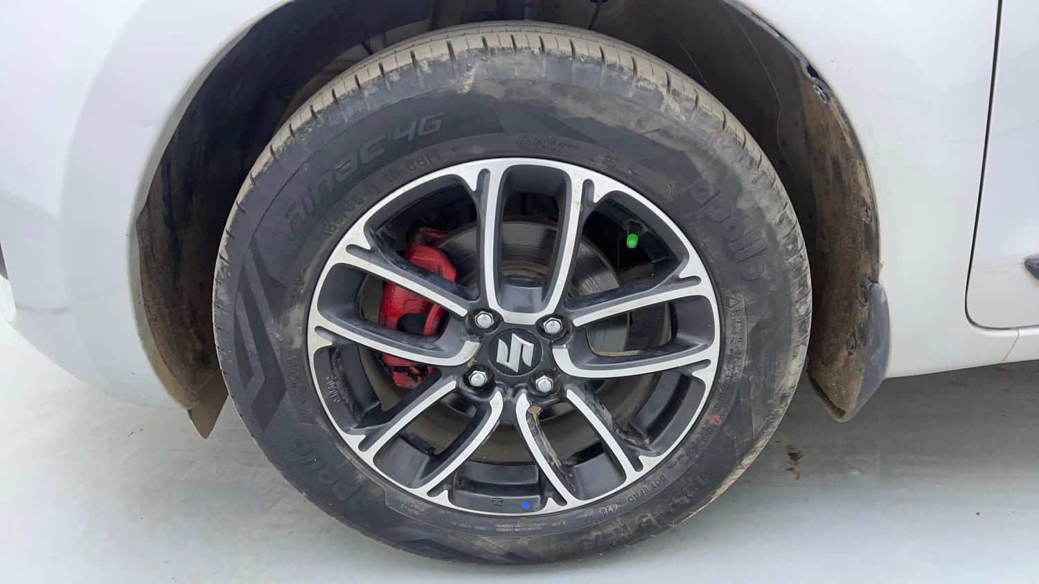 Used 2023 Maruti Suzuki Swift ZXi Plus AMT Petrol Automatic tyres LEFT FRONT TYRE RIM VIEW