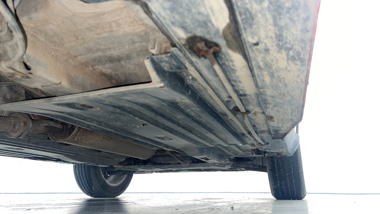 Used 2023 Maruti Suzuki Grand Vitara Zeta Smart Hybrid Petrol Manual extra REAR RIGHT UNDERBODY VIEW