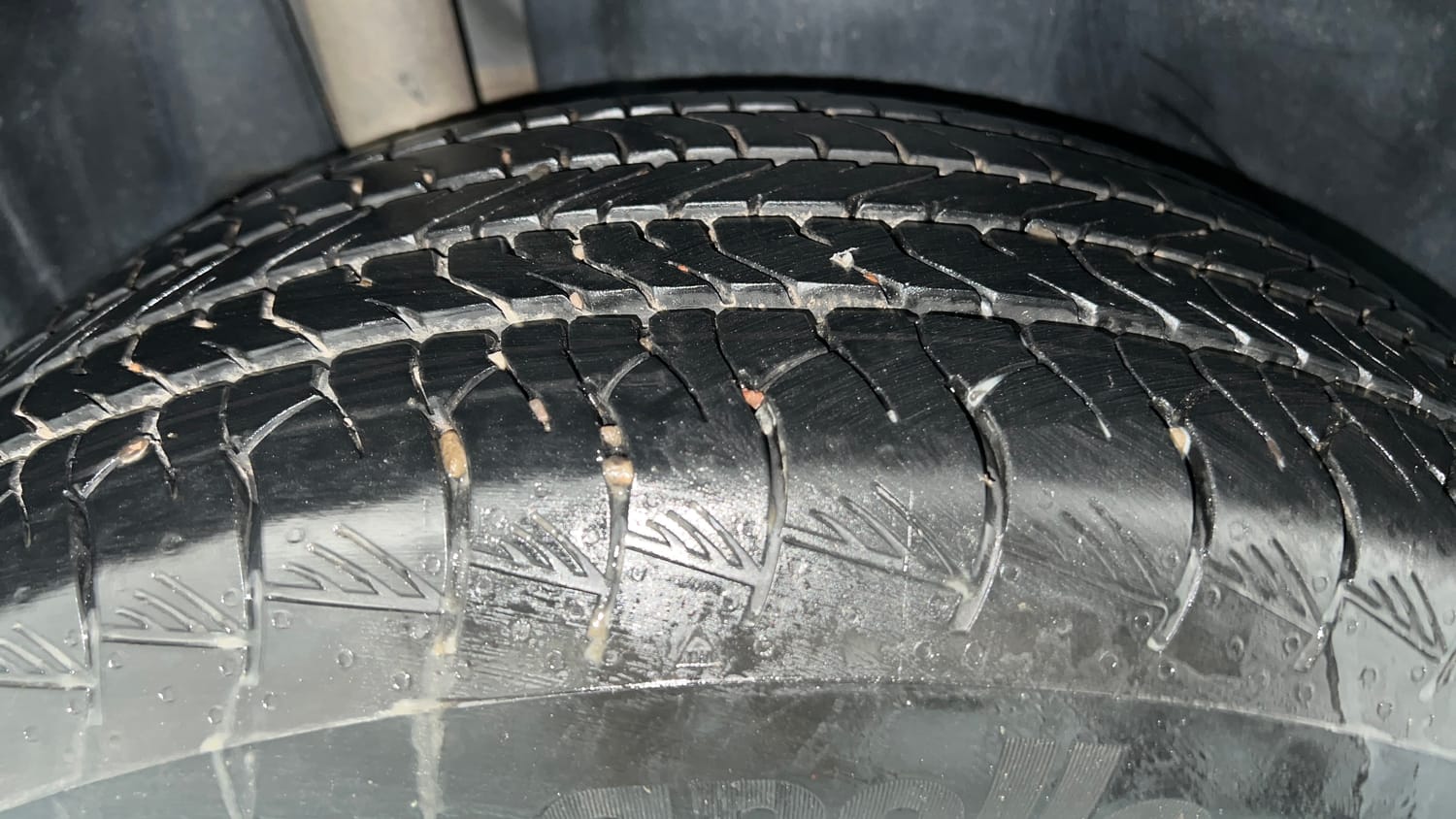 Used 2023 Maruti Suzuki Grand Vitara Zeta Smart Hybrid Petrol Manual tyres RIGHT REAR TYRE TREAD VIEW