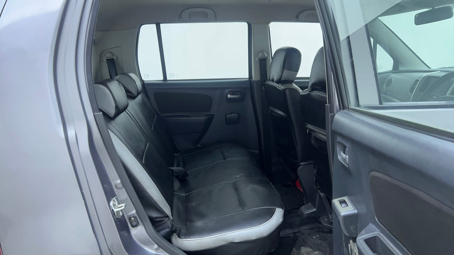 Used 2013 Maruti Suzuki Wagon R 1.0 LXI CNG (outside fitted) Cng Manual interior RIGHT SIDE REAR DOOR CABIN VIEW