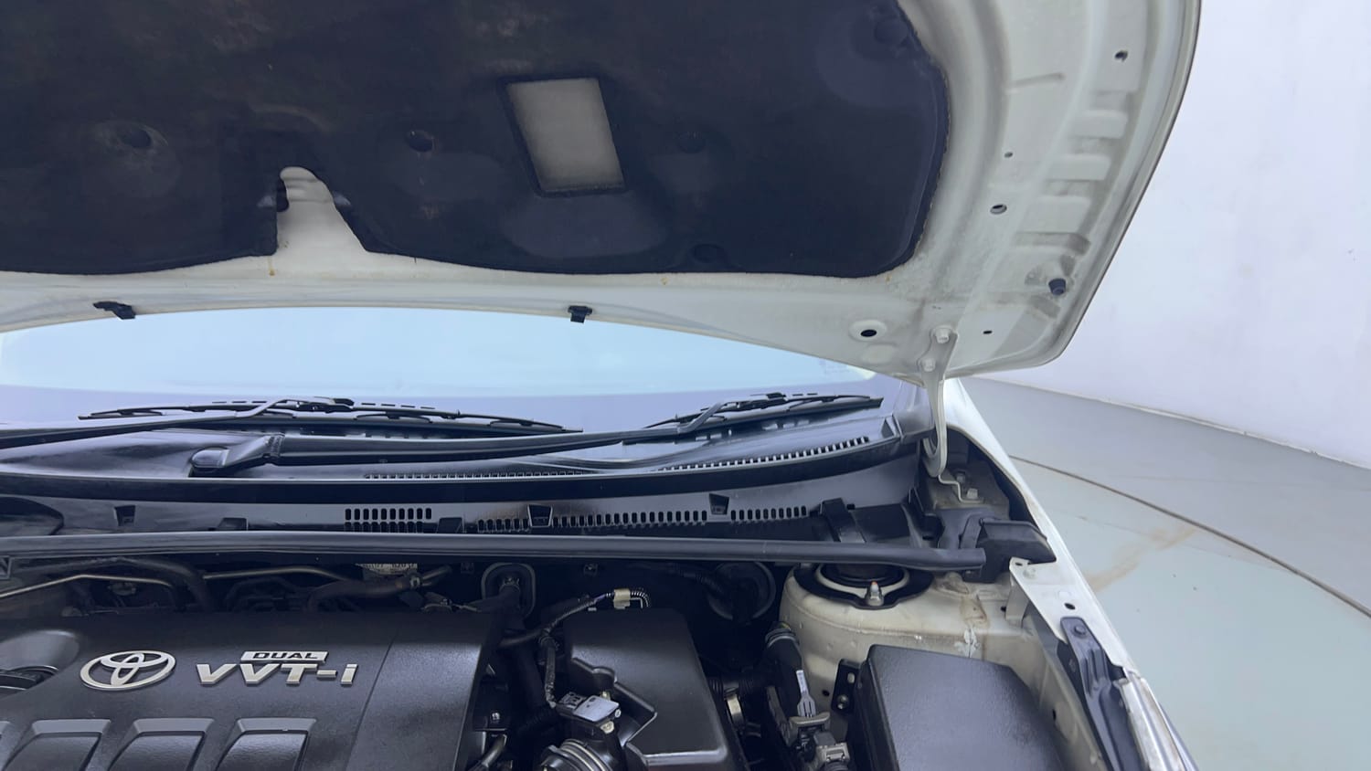 Used 2019 Toyota Corolla Altis GL Petrol Petrol Manual engine ENGINE LEFT SIDE HINGE & APRON VIEW