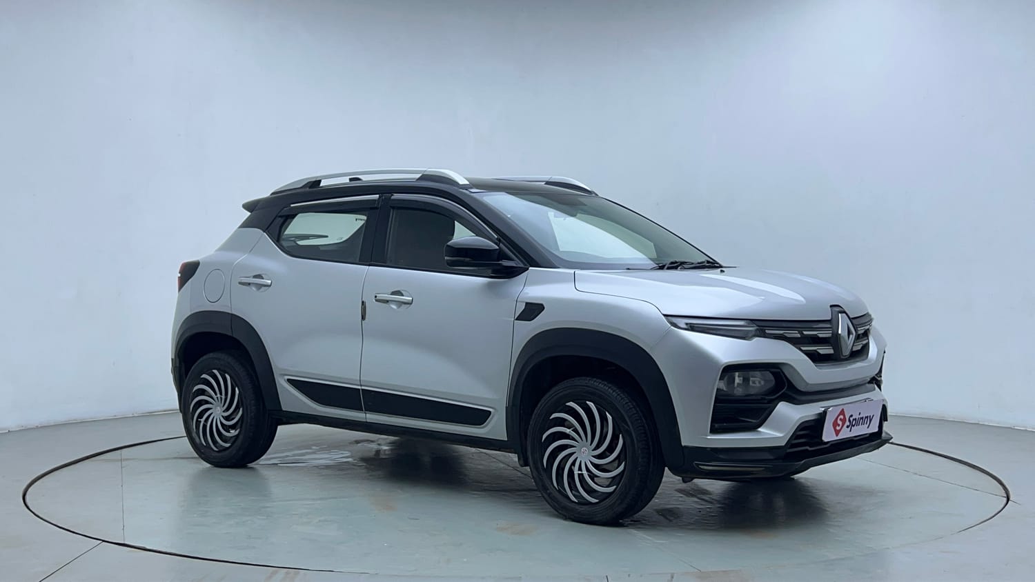 Used 2021 Renault Kiger RXT 1.0 Turbo MT Petrol Manual exterior RIGHT FRONT CORNER VIEW