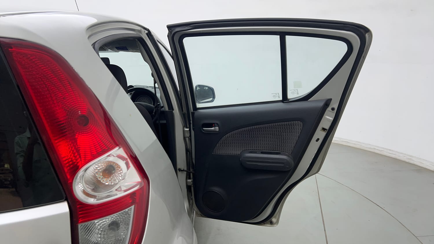 Used 2015 Maruti Suzuki Ritz Vxi BS-IV Petrol Manual interior RIGHT REAR DOOR OPEN VIEW