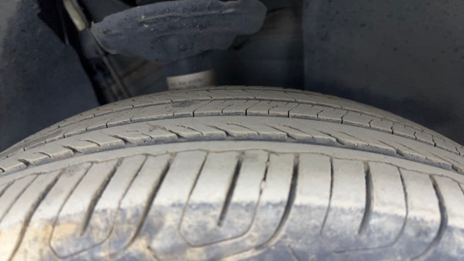 Used 2022 Volkswagen Taigun Highline 1.0 TSI MT Petrol Manual tyres RIGHT FRONT TYRE TREAD VIEW