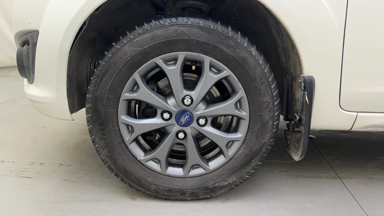 Used 2015 Ford Figo Duratec Petrol Titanium 1.2 Petrol Manual tyres LEFT FRONT TYRE RIM VIEW